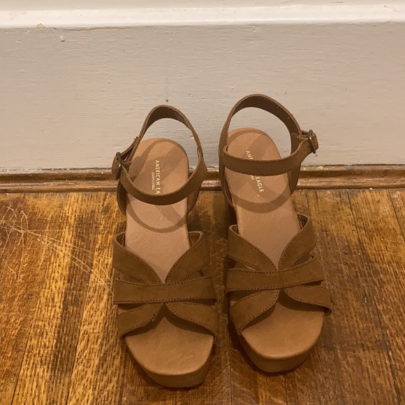 Platform sandals - Picture 2 of 2